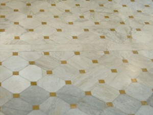 Pose et installation de plancher de céramique, marbre, porcelaine, ardoise et mosaïque à Laval, Montréal, St-Jérôme, Blainville, Terrebonne, Brossard, Longueuil, sur la Rive-Nord et la Rive-Sud de Montréal